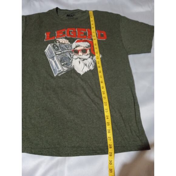 Mad Engine Legend Santa Holding A Boom Box Graphic Tee Size Large Gray - Picture 5 of 8